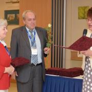 Dr. Papp Erzsébet átveszi a Jubileumi díjat 